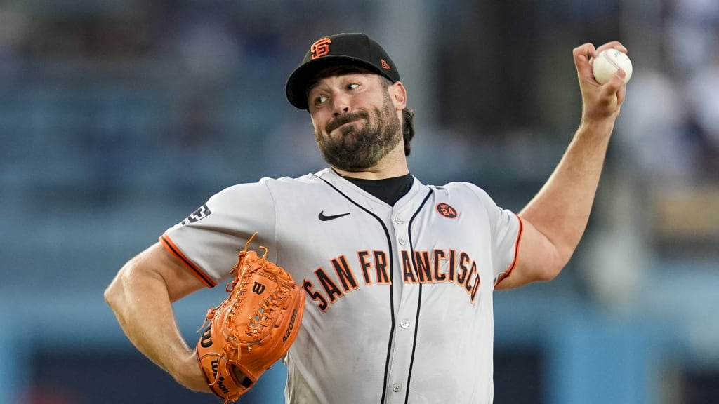 Robbie Ray pitching for the Giants